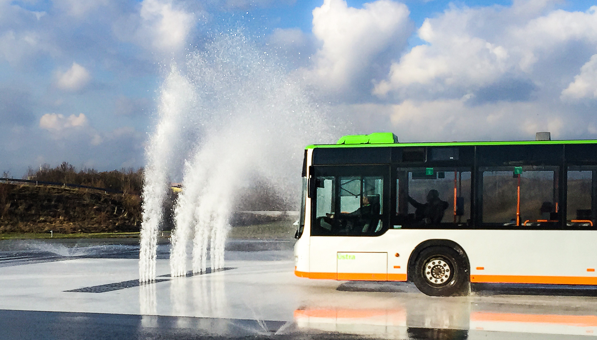 Linienbus auf dem Trainingsparcours